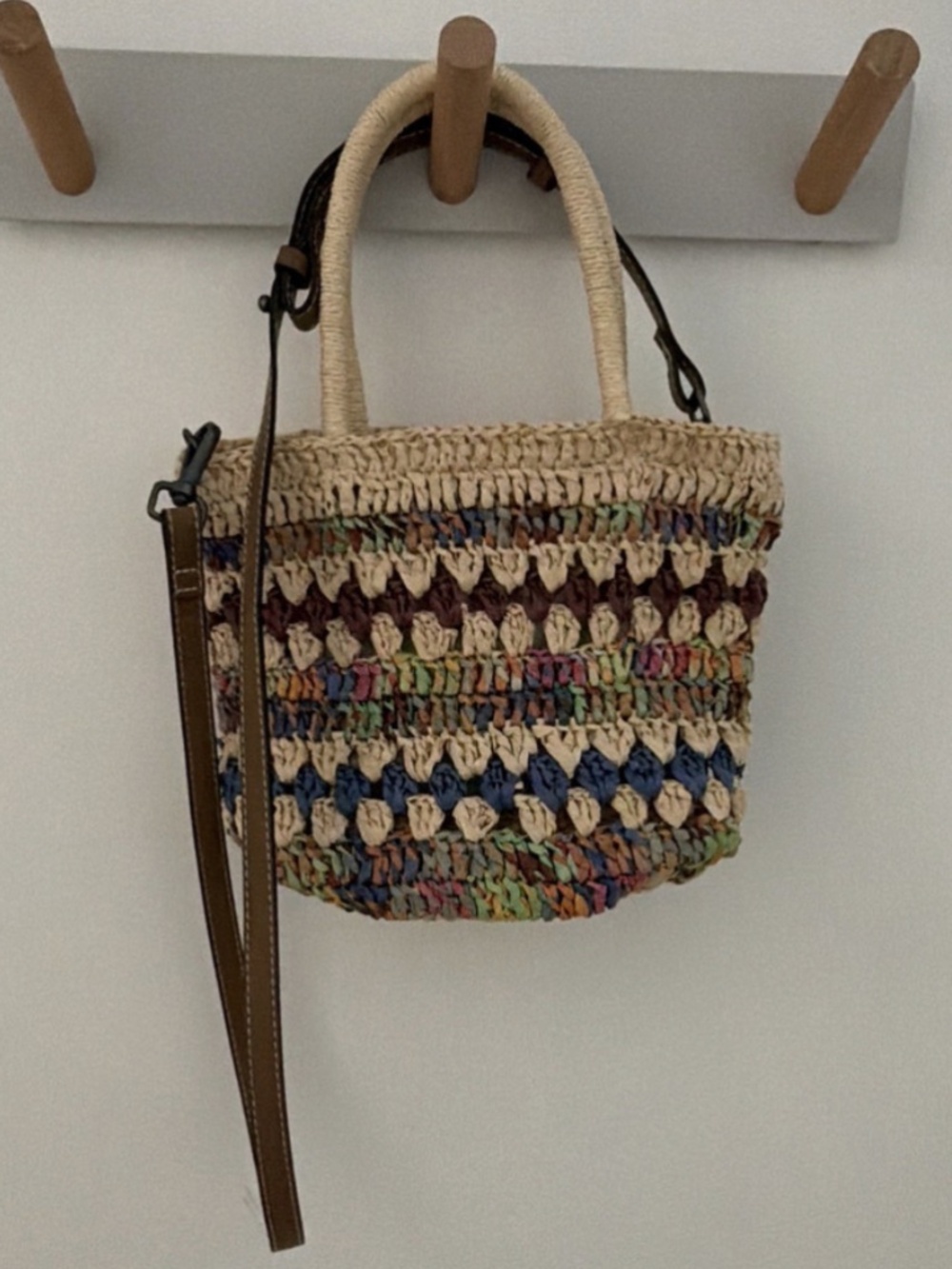 Women’s Multicolor Woven Bucket Tote Top Handle Detachable Strap Lined Pockets
